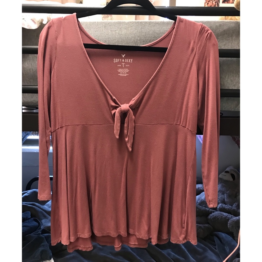 Cute AEO Soft & Sexy top w/ Peep Hole